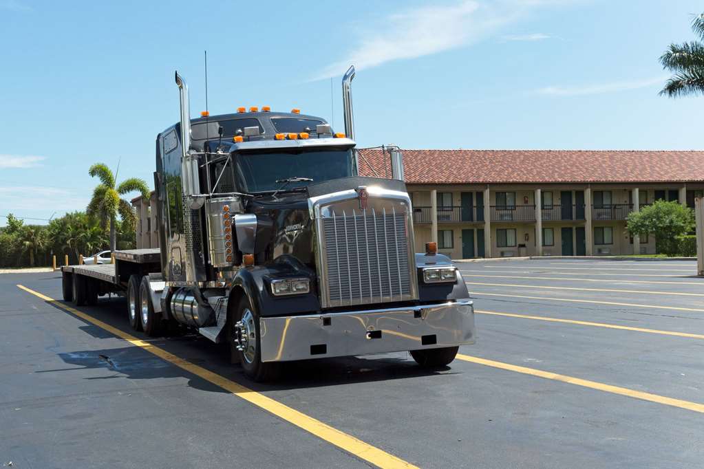 Super 8 by Wyndham Riviera Beach West Palm Beach - photo 14