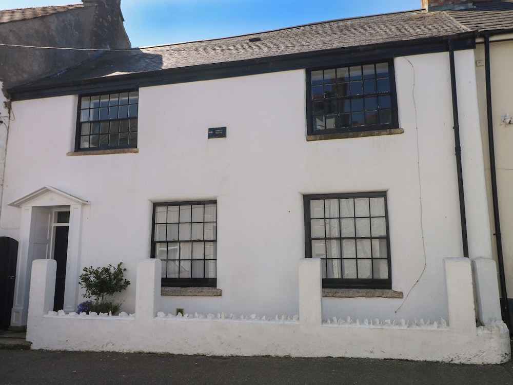 Carew House Cottage — 4-Star Luxury Hotel in Redruth, United Kingdom