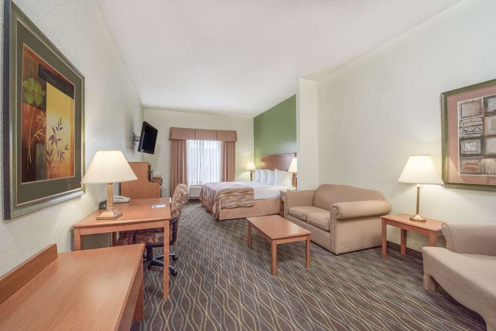 Baymont by Wyndham Pearsall - photo 6