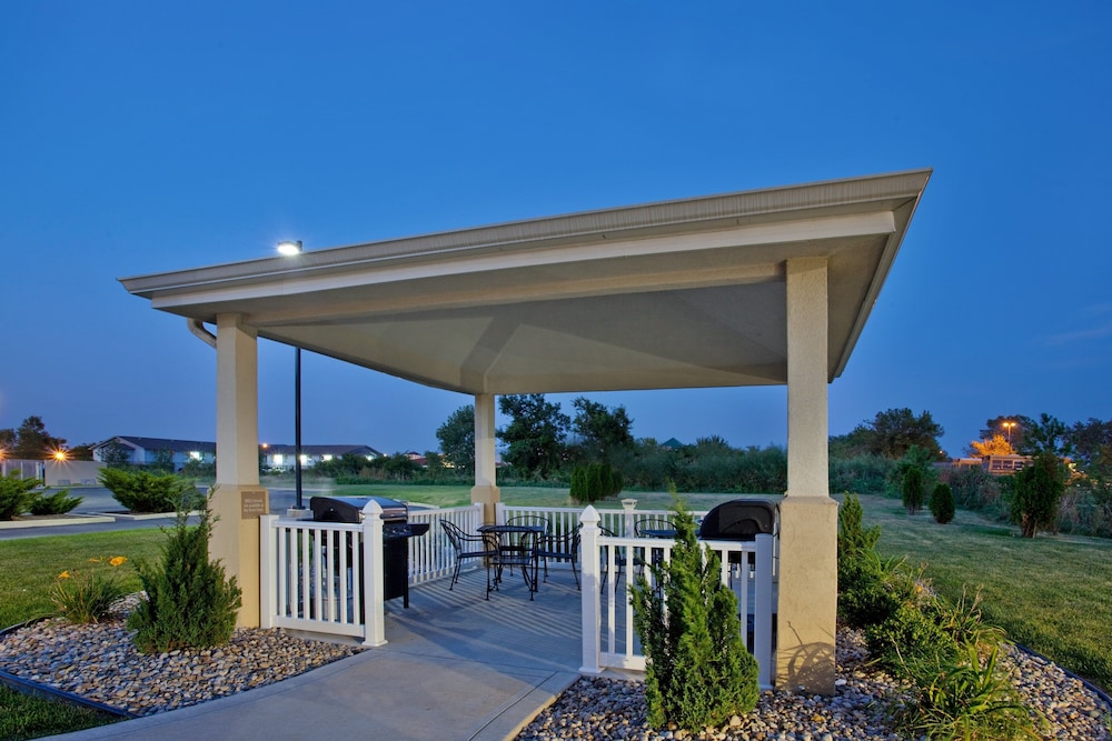 Candlewood Suites Merrillville - photo 18
