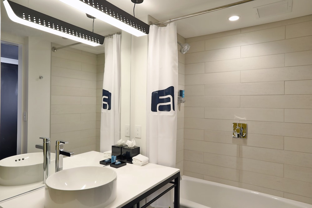 Aloft Chicago Mag Mile - photo 6