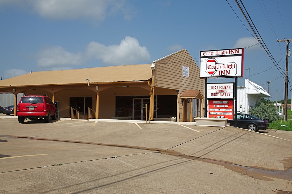 Coach Light Inn Brenham - photo 32
