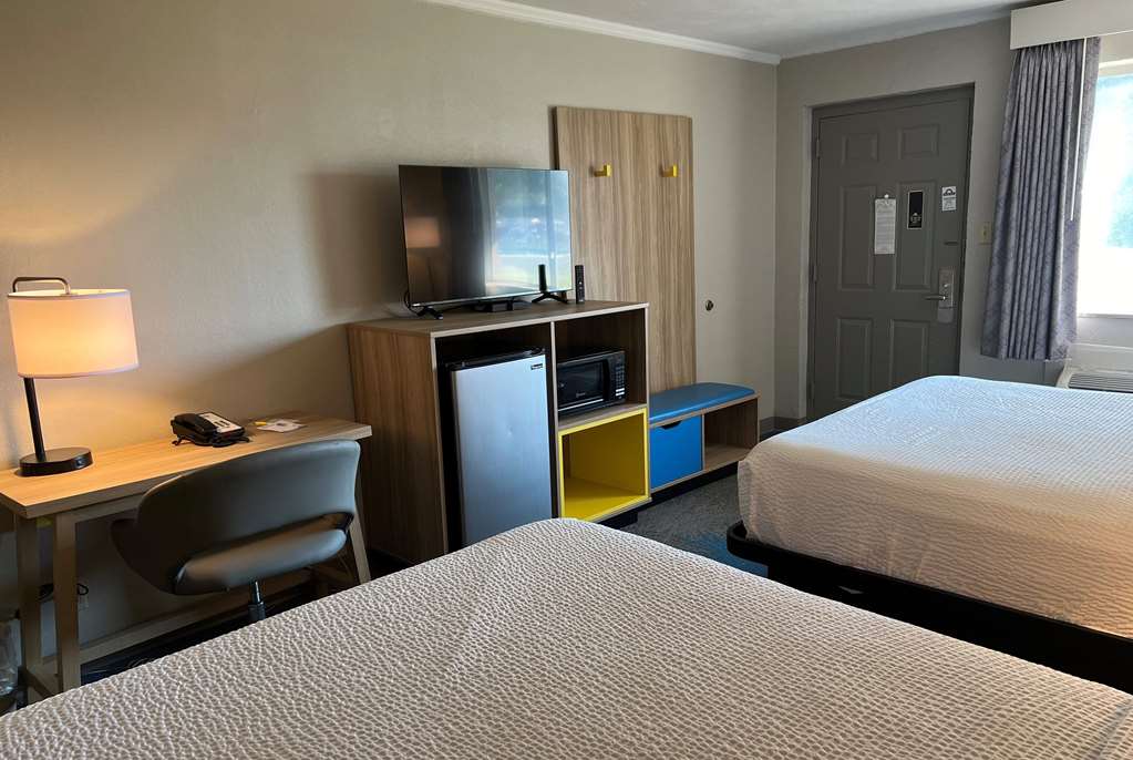 Days Inn by Wyndham Hays - photo 24