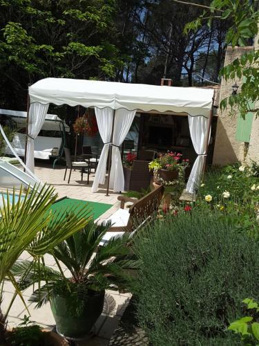 Rognes Chaurades - carbon neutral hotel in Rognes