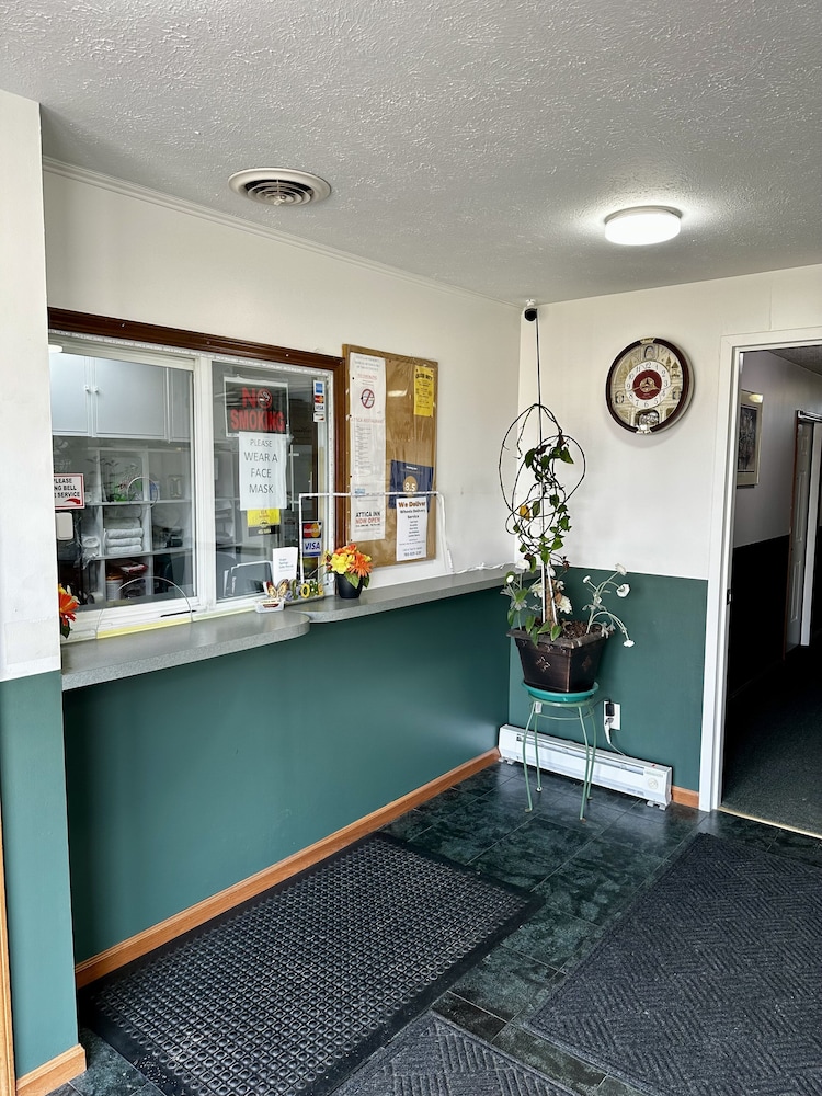 Attica Inn - photo 4