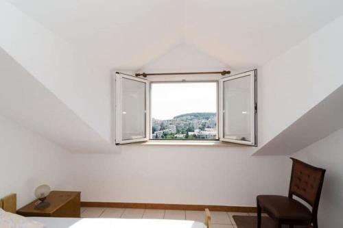 Guest House Misita One Bedroom Apartment with Balcony and Sea View