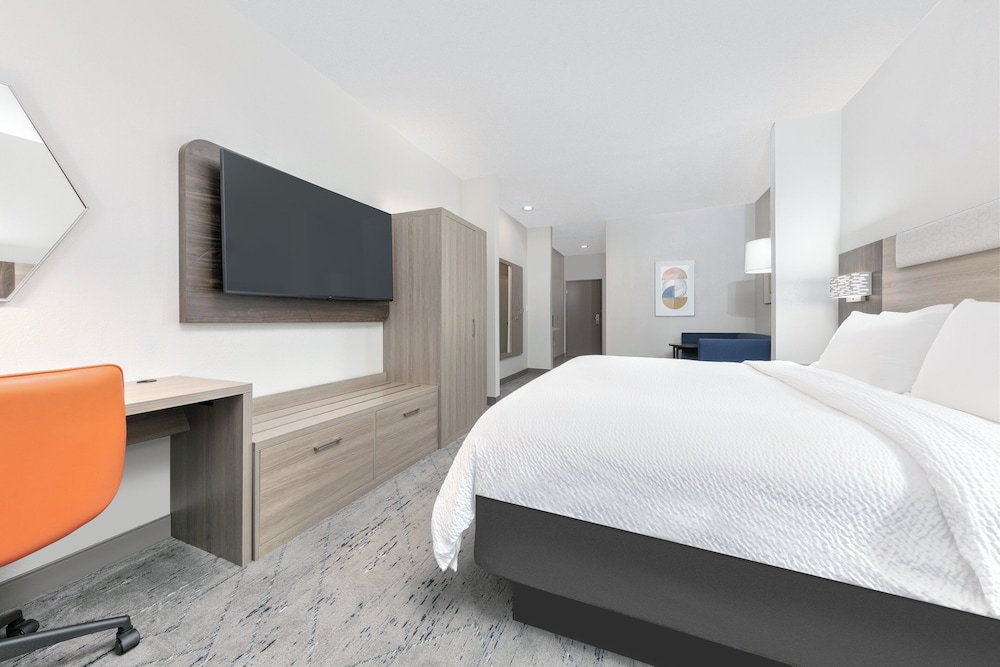 Holiday Inn Express Hotel & Suites Winnie by IHG - photo 7