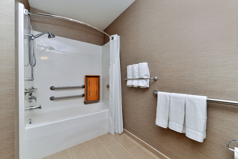Holiday Inn Express St. Louis West O'Fallon by IHG - photo 36