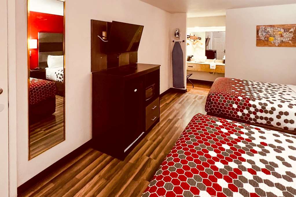 Econo Lodge Inn & Suites Downtown San Antonio - photo 6