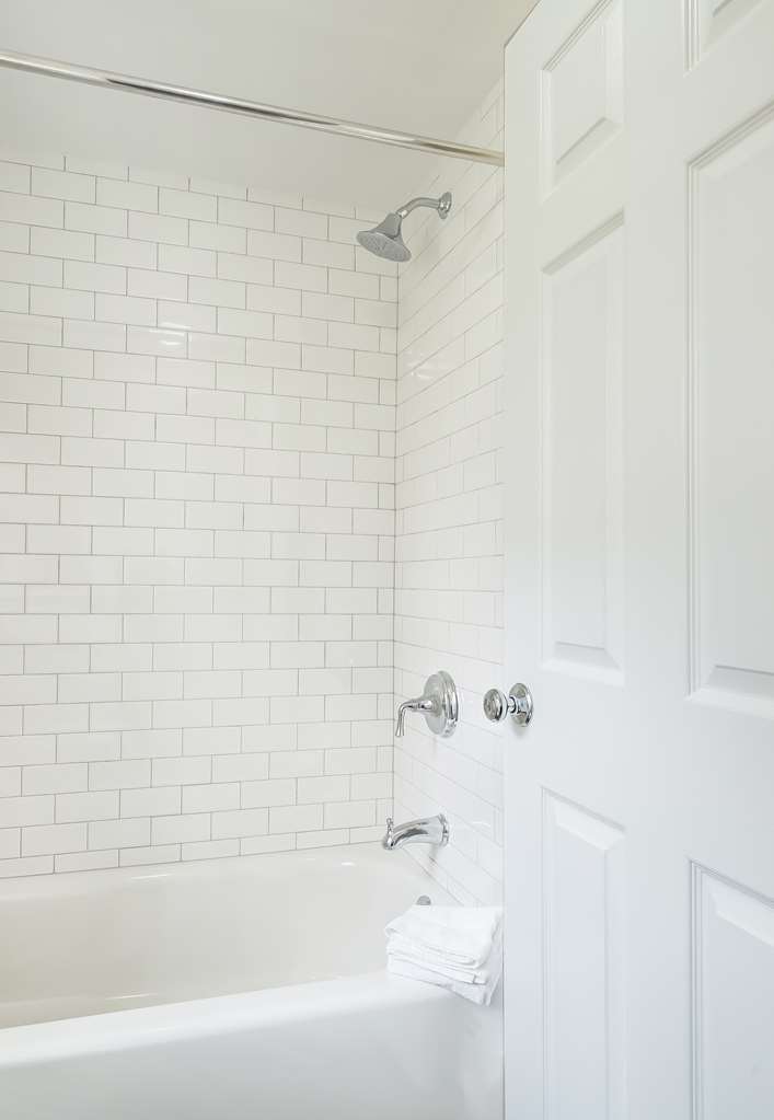 Commodore Inn - photo 10
