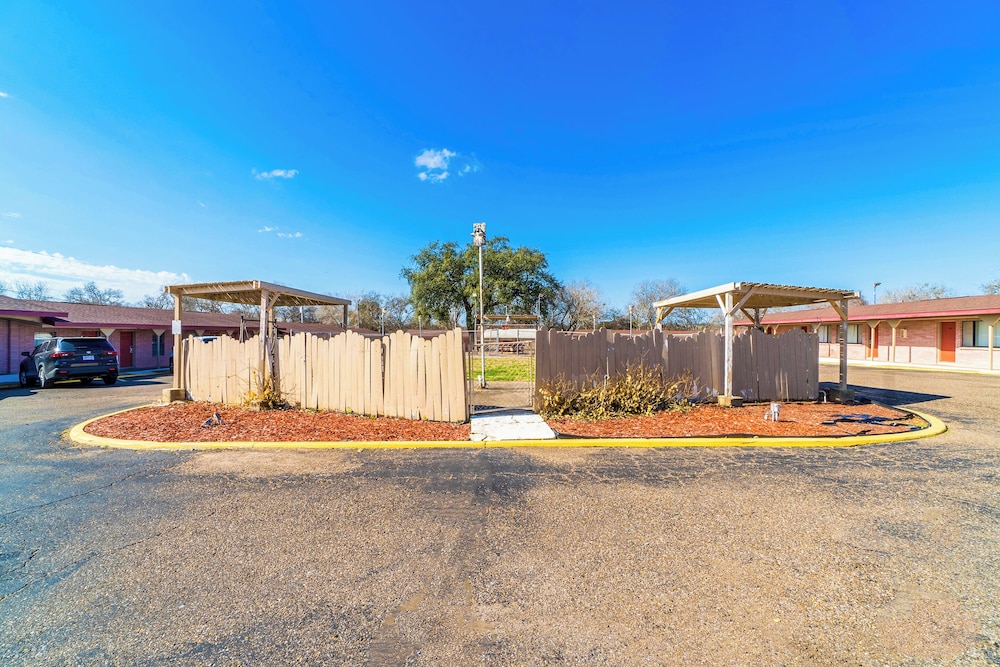 Oyo Hotel Beeville Us 181 - photo 82