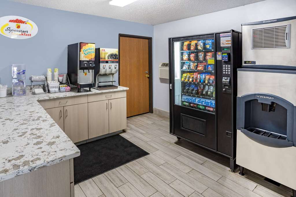 Super 8 by Wyndham Johnstown Gloversville - photo 14