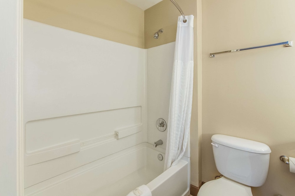 MainStay Suites Columbus near Fort Benning - photo 10