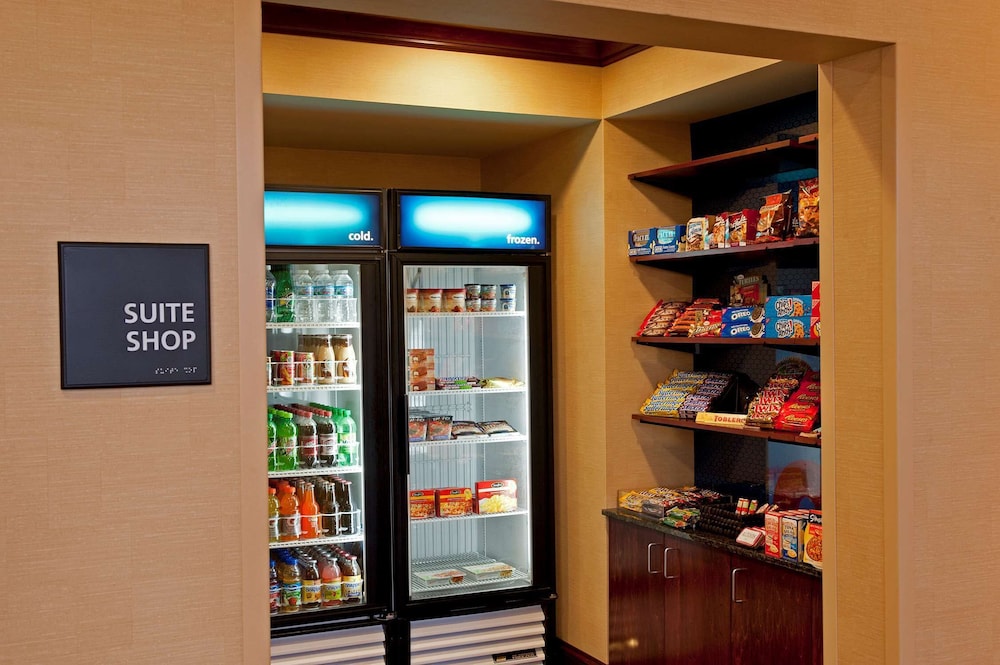 Hampton Inn & Suites Indianapolis Airport - photo 52