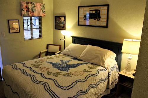 Blue Swallow Motel - photo 40