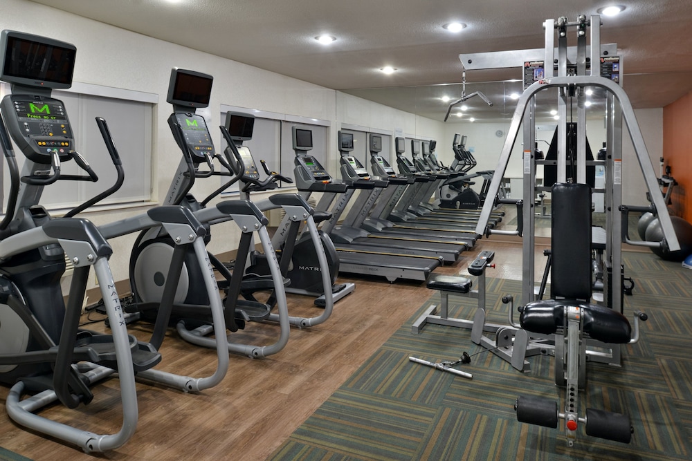 Holiday Inn Express Suites Farmington - photo 54