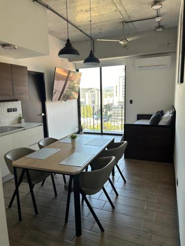 EÓN 13 Apto moderno con aire acondicionado — 4-Star Luxury Hotel in Guatemala City, Guatemala
