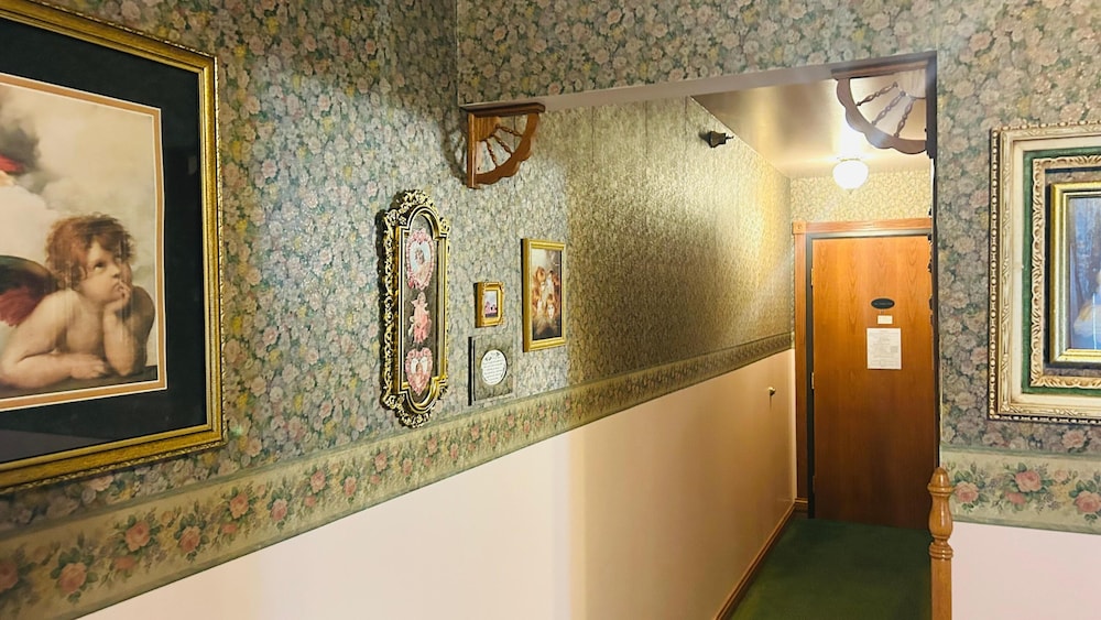 Victorian Inn Superior By Capital O NE - photo 15