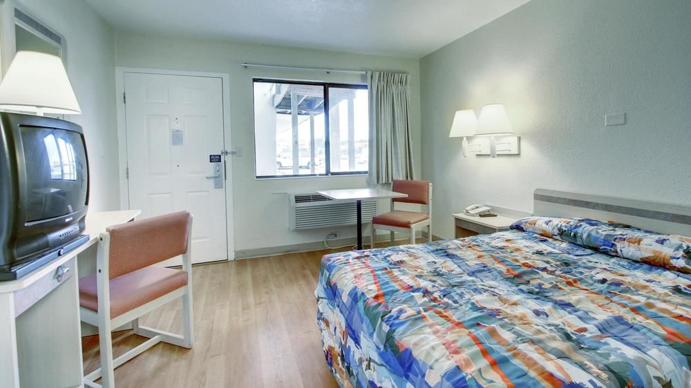 Motel 6 Manhattan - carbon neutral hotel in Manhattan
