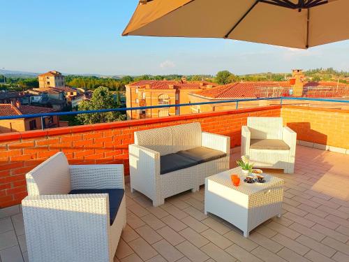 Siena Appartamento Con Splendido Terrazzo — 4-Star Luxury Hotel in Siena, Italy