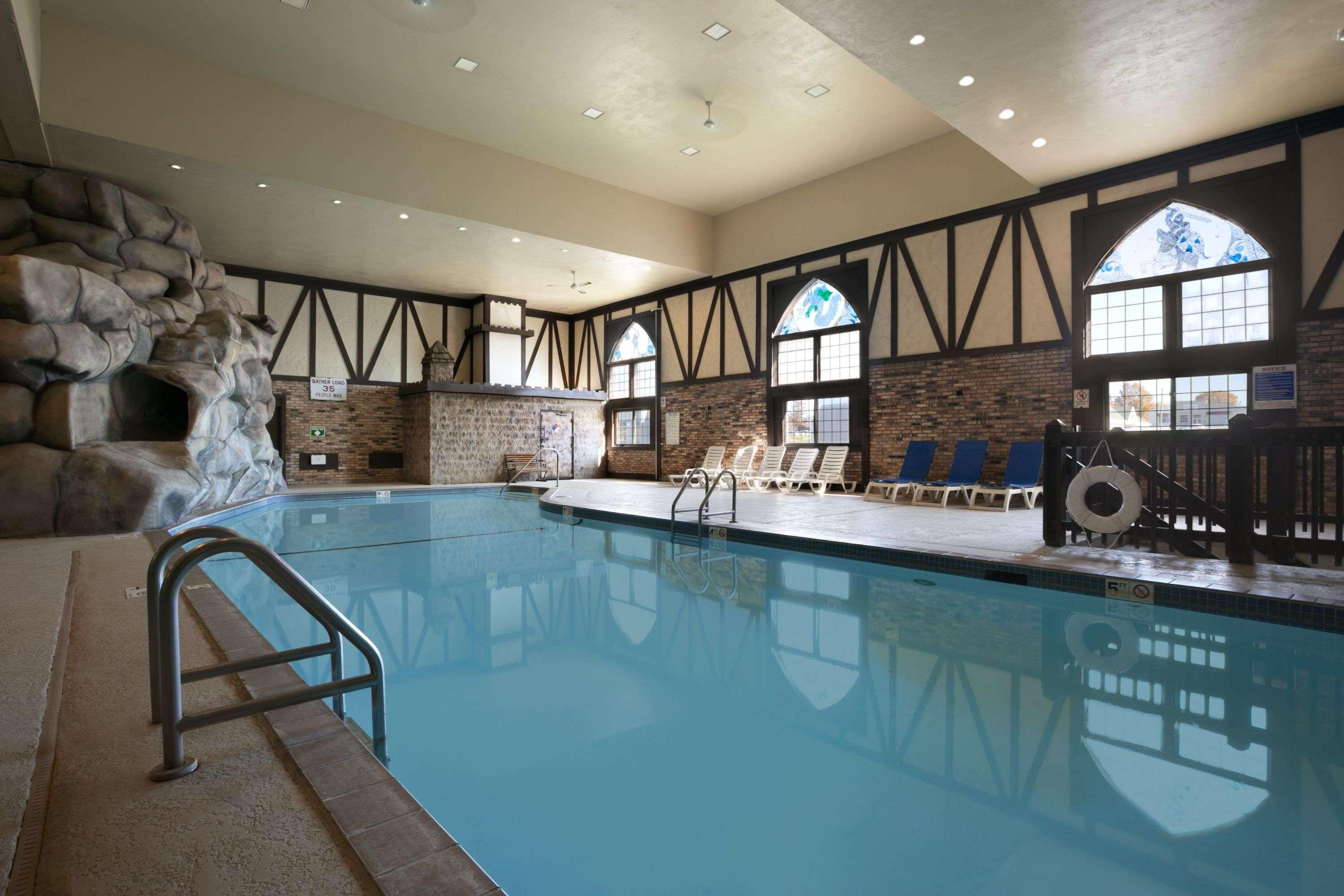 Travelodge Inn and Suites Muscatine - photo 10