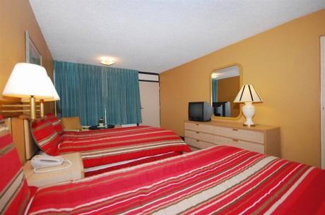 Econo Lodge - photo 10
