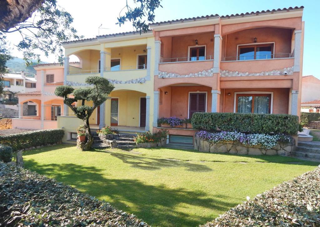 Residenza Sarra di Entu — 4-Star Luxury Hotel in Cannigione, Italy