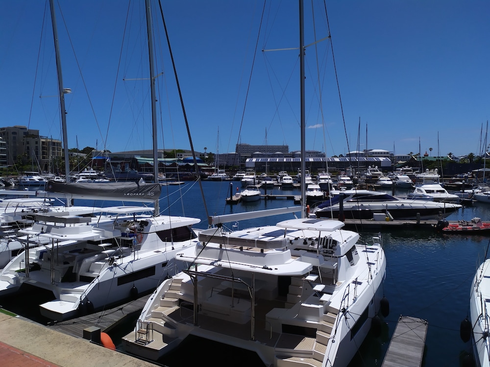Va Waterfront Marina Yacht Basin 3 Bedrooms — 4-Star Luxury Hotel in Cape Town, South Africa