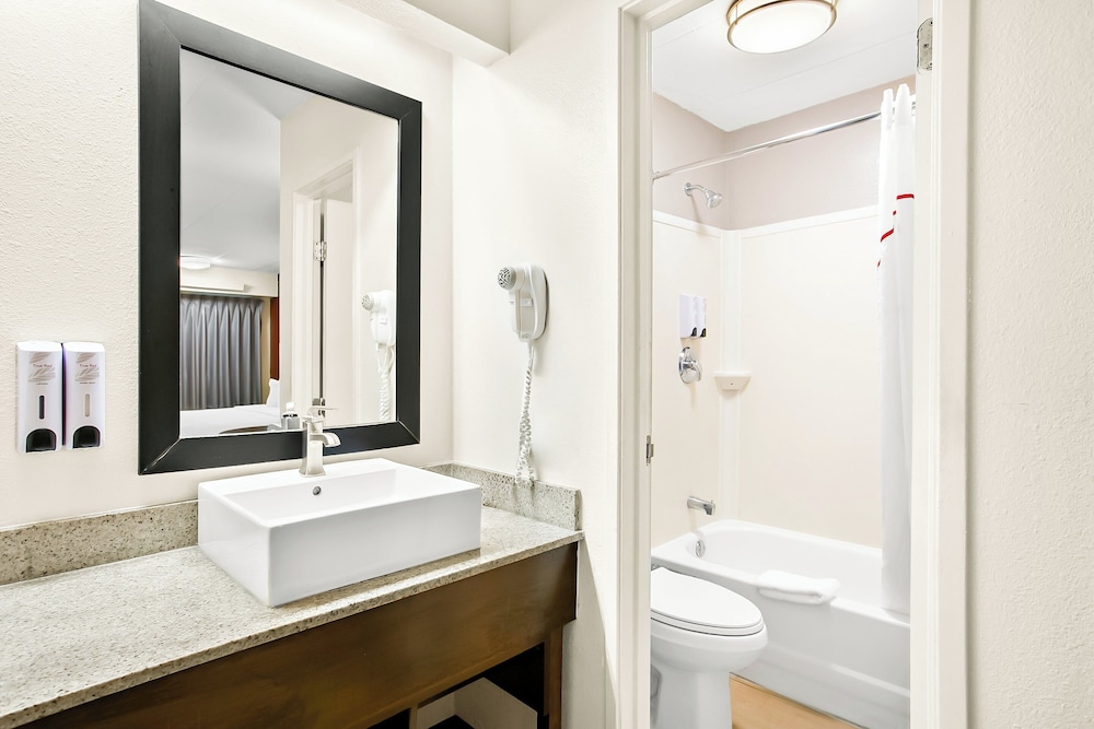 Red Roof Inn PLUS Baltimore Washington DC BWI Airport - photo 26