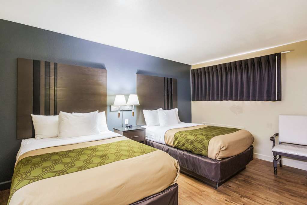 Econo Lodge Inn & Suites I 35 at Shawnee Mission - photo 12