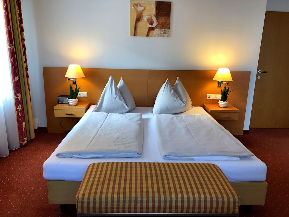 RoomRent55 — hotel in Villach