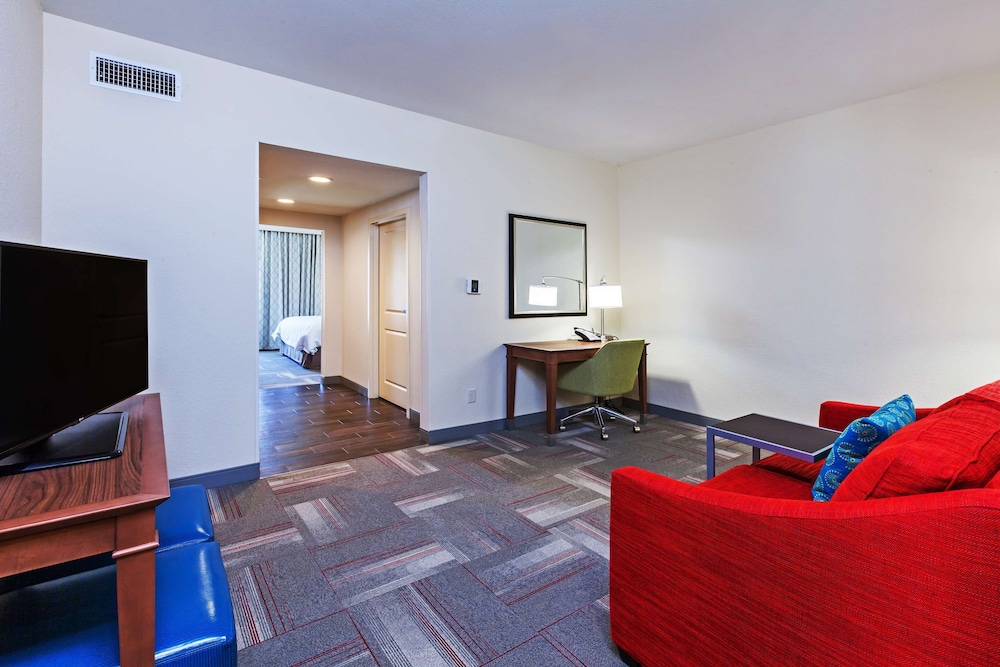Hampton Inn & Suites Claremore - photo 26