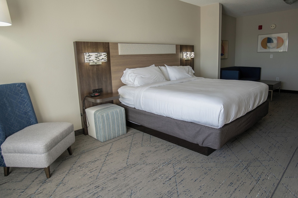 Holiday Inn Express Pembroke by IHG - photo 17