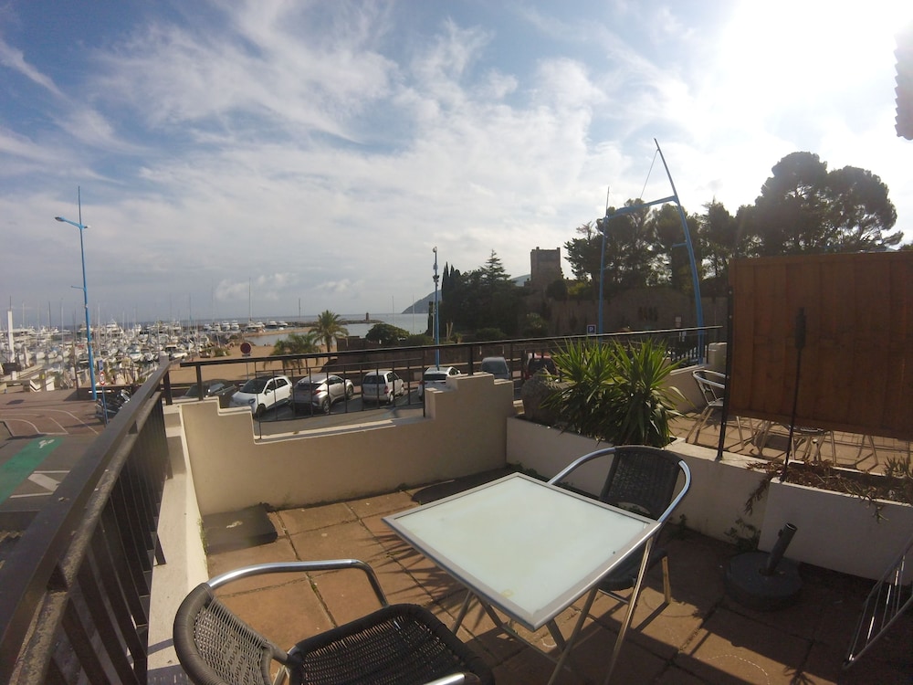 O'Sullivans By the Beach - carbon neutral hotel in Mandelieu-La-Napoule