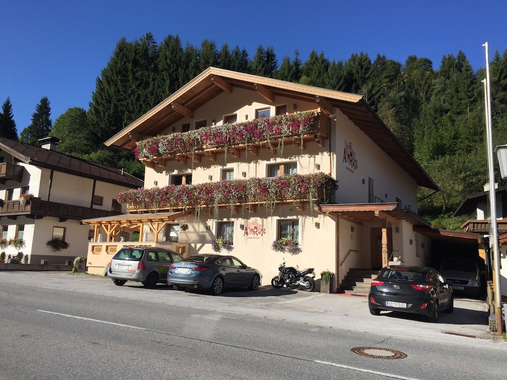 Hotel Pension Almrose - carbon neutral hotel in Wildschoenau