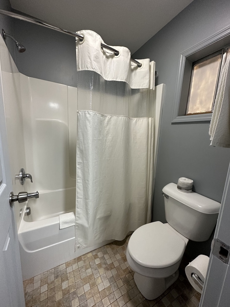 Rodeway Inn & Suites Walhalla - photo 19