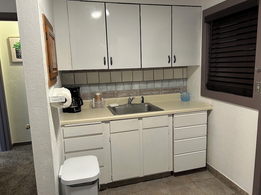 Newport Bay Motel - photo 23