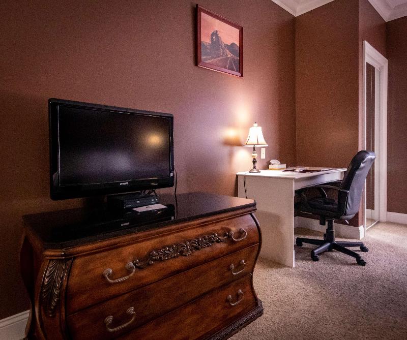 Depot Inn and Suites - photo 32
