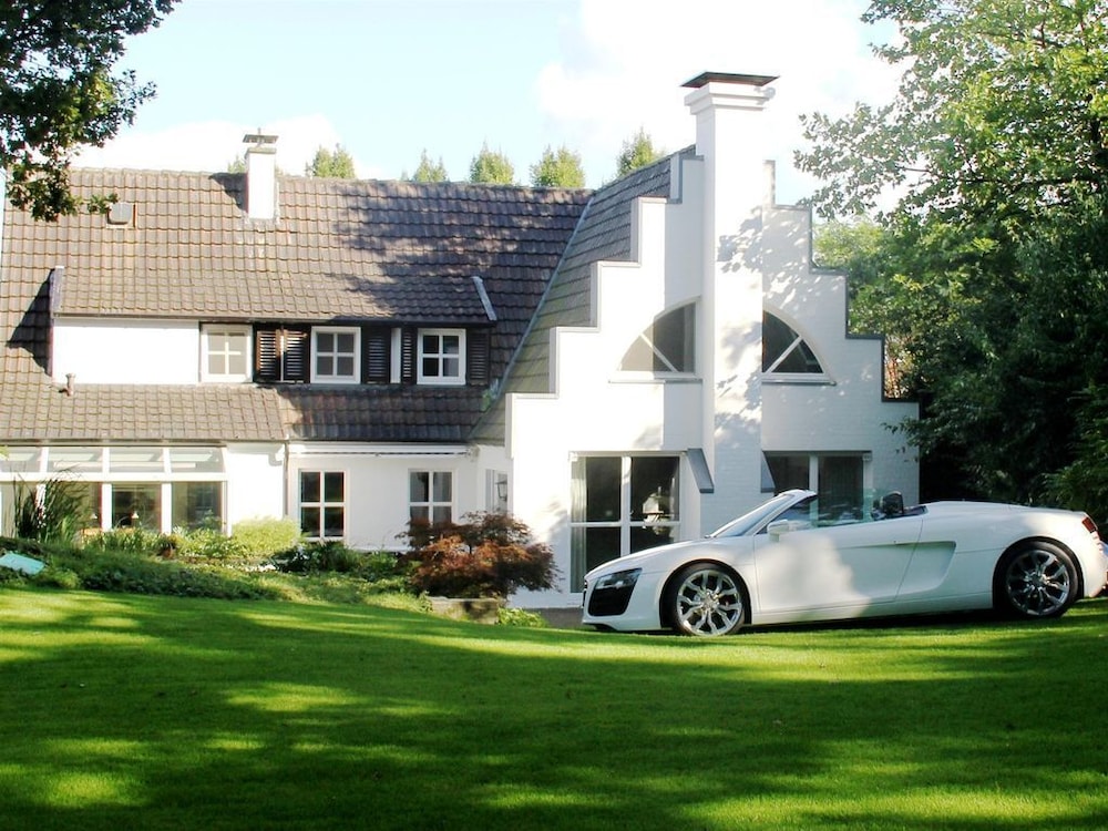 Villa Emg — 4-Star Luxury Hotel in Emsdetten, Germany