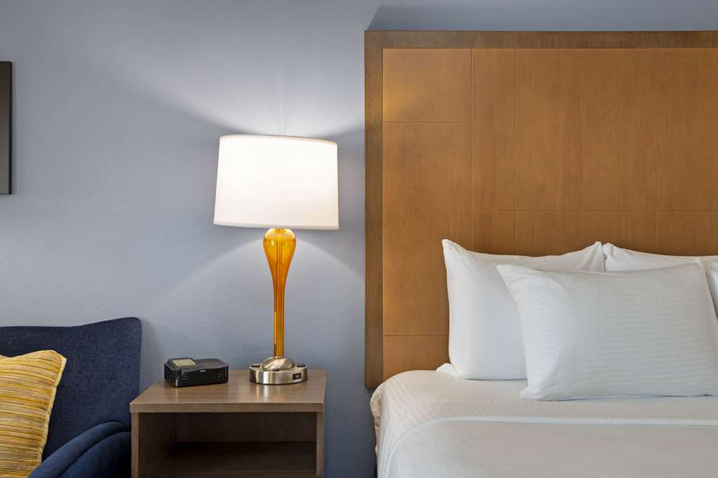 La Quinta Inn & Suites by Wyndham Morgan Hill San Jose South - photo 23