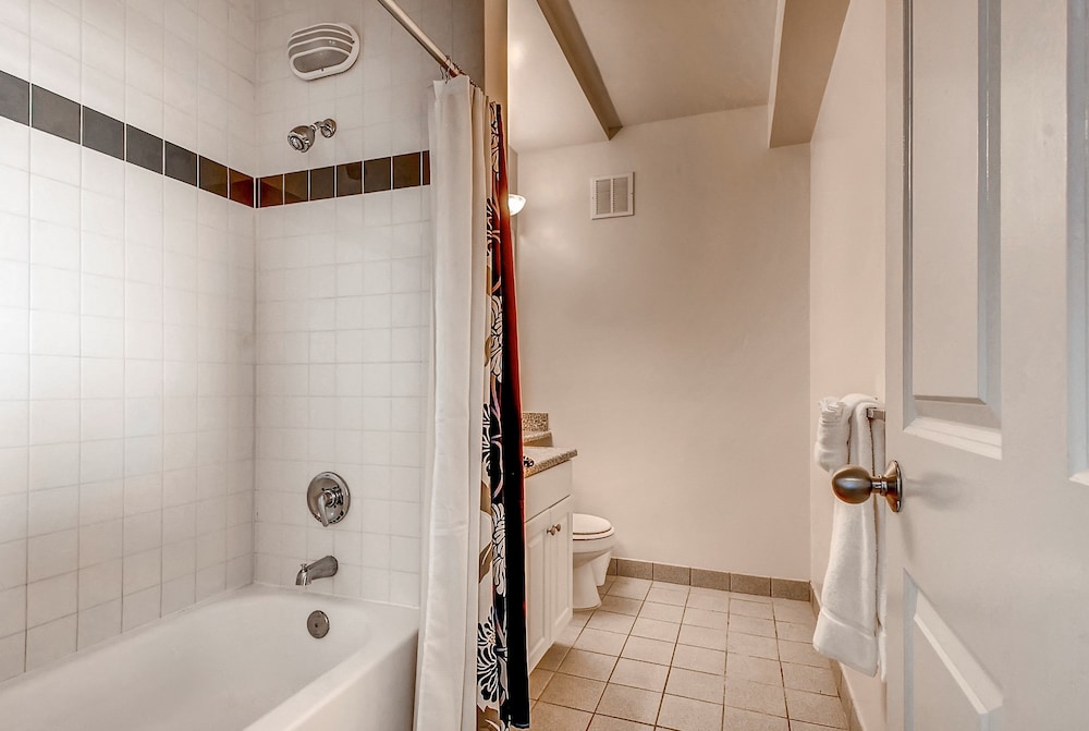 Global Luxury Suites at Exchange - photo 19