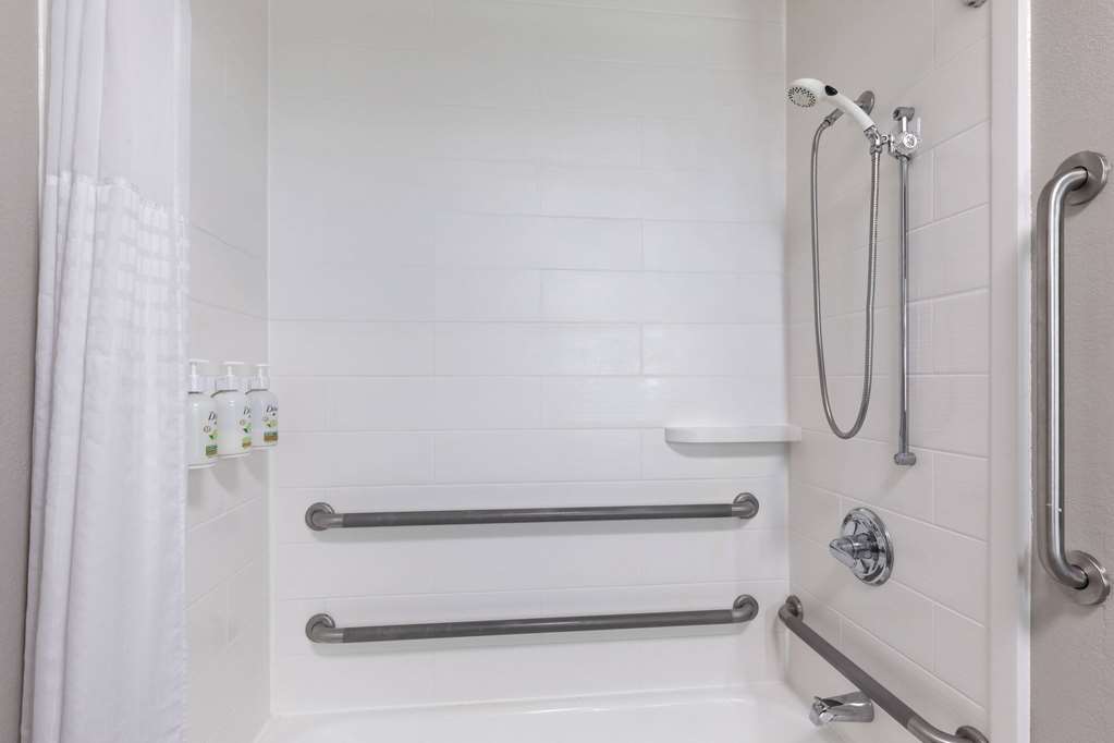 La Quinta Inn & Suites by Wyndham Loudon - photo 28