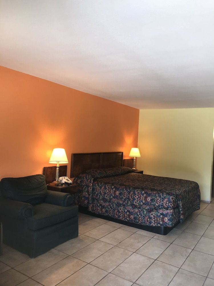 Linder Motor Lodge - photo 2