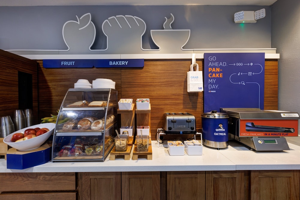 Holiday Inn Express & Suites Shelbyville Indianapolis by IHG - photo 50