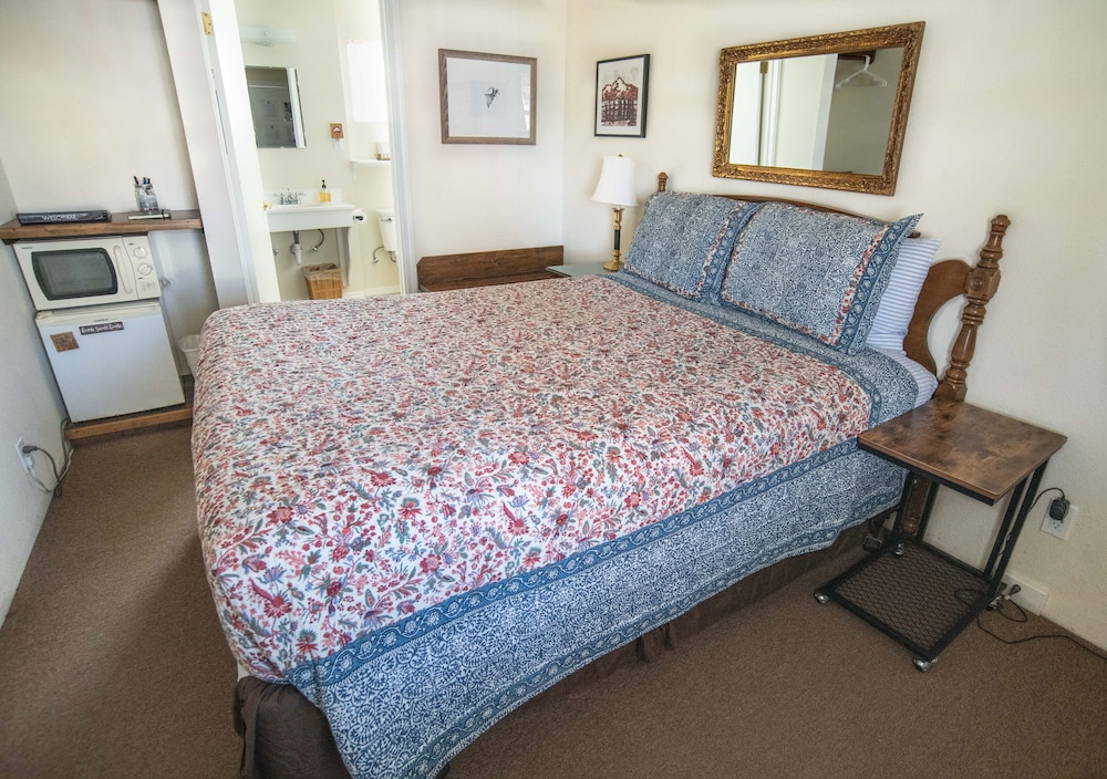 Mt Williamson Motel and Basecamp - photo 12