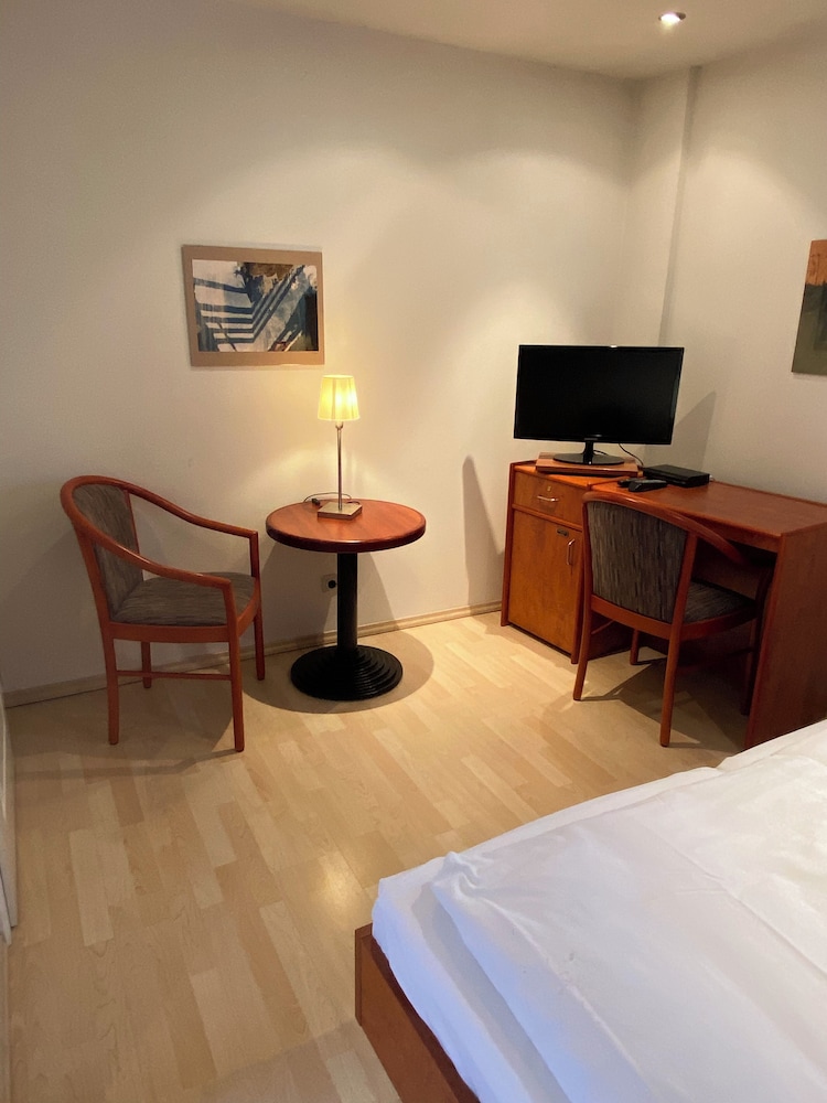 Passage 84 Hotel & Café — Heilbad Heiligenstadt — photo 3