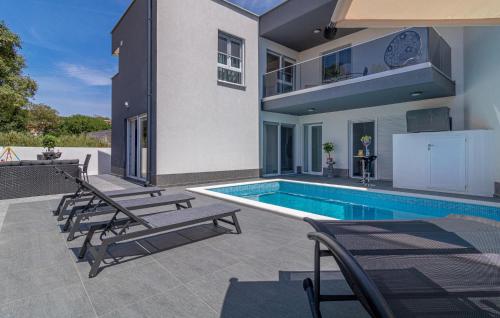 4 Bedroom Lovely Home In Liznjan — 5-Star Luxury Hotel in Liznjan, Croatia