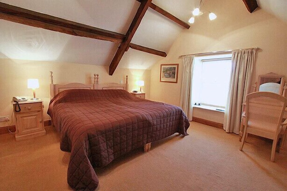 Centre of Britain Hotel & Restaurant — hotel in Haltwhistle