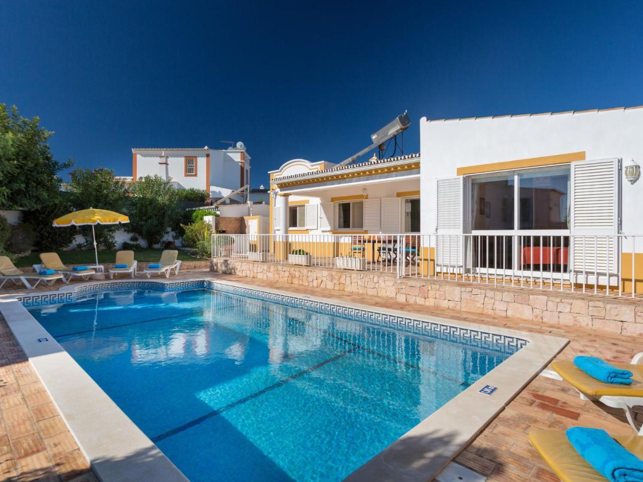 Villa Villa Natura — 4-Star Luxury Hotel in Guia, Portugal