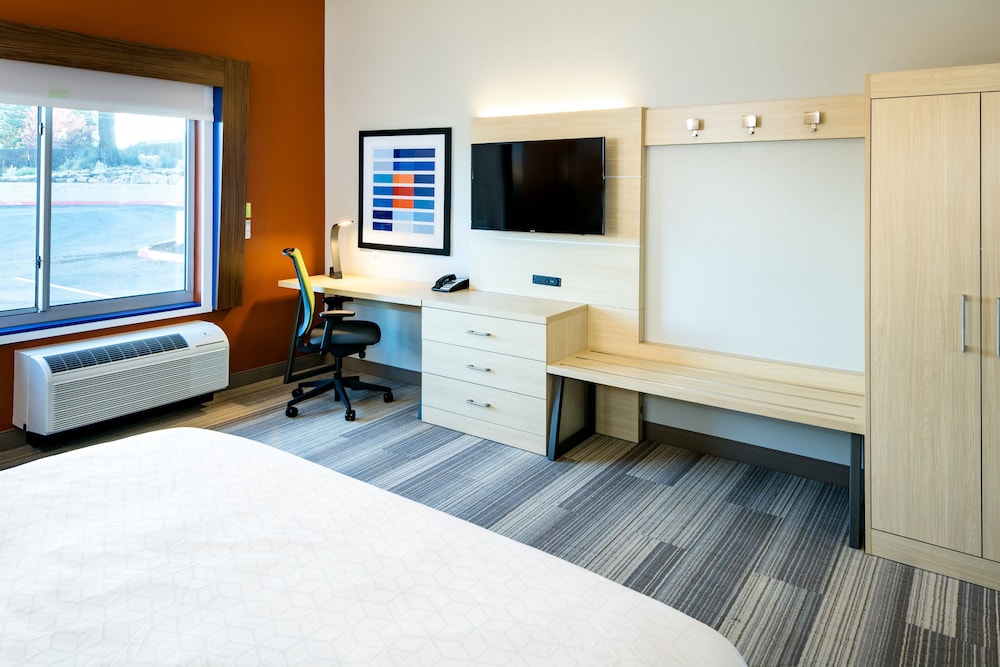 Holiday Inn Express & Suites Bend South by IHG - photo 20